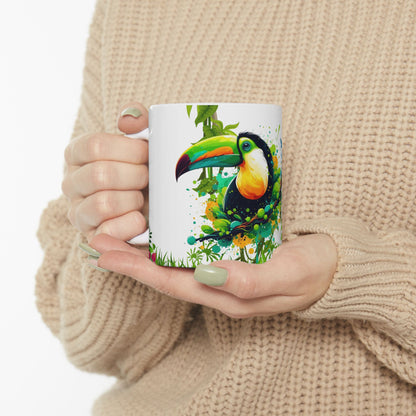 Taza de café con tucán y mariposa - Vibras tropicales