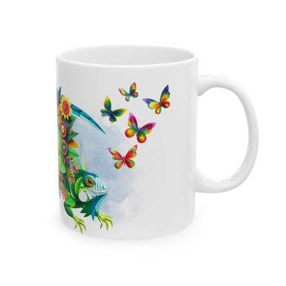 Taza de café con iguana y guacamayo - Vibrante ambiente tropical