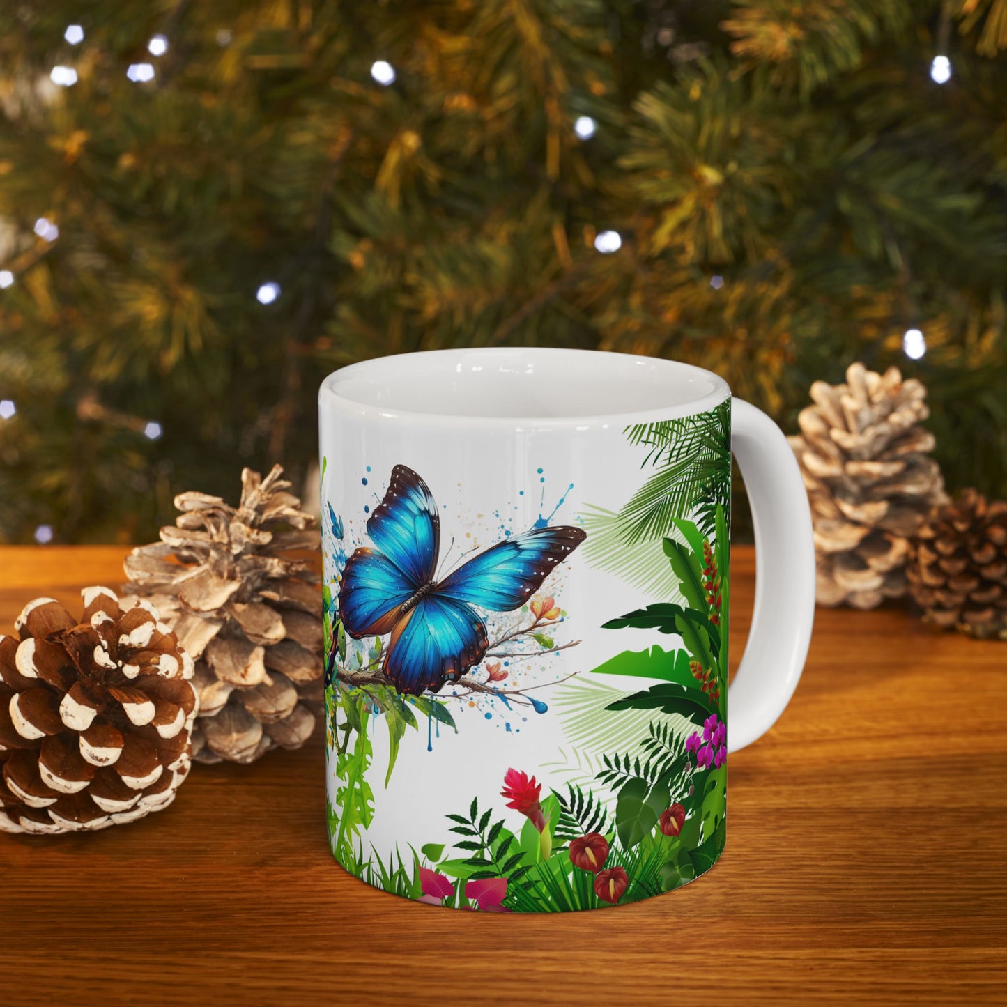 Taza de café con tucán y mariposa - Vibras tropicales