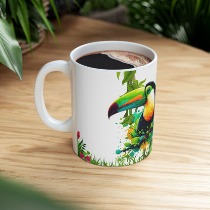 Taza de café con tucán y mariposa - Vibras tropicales