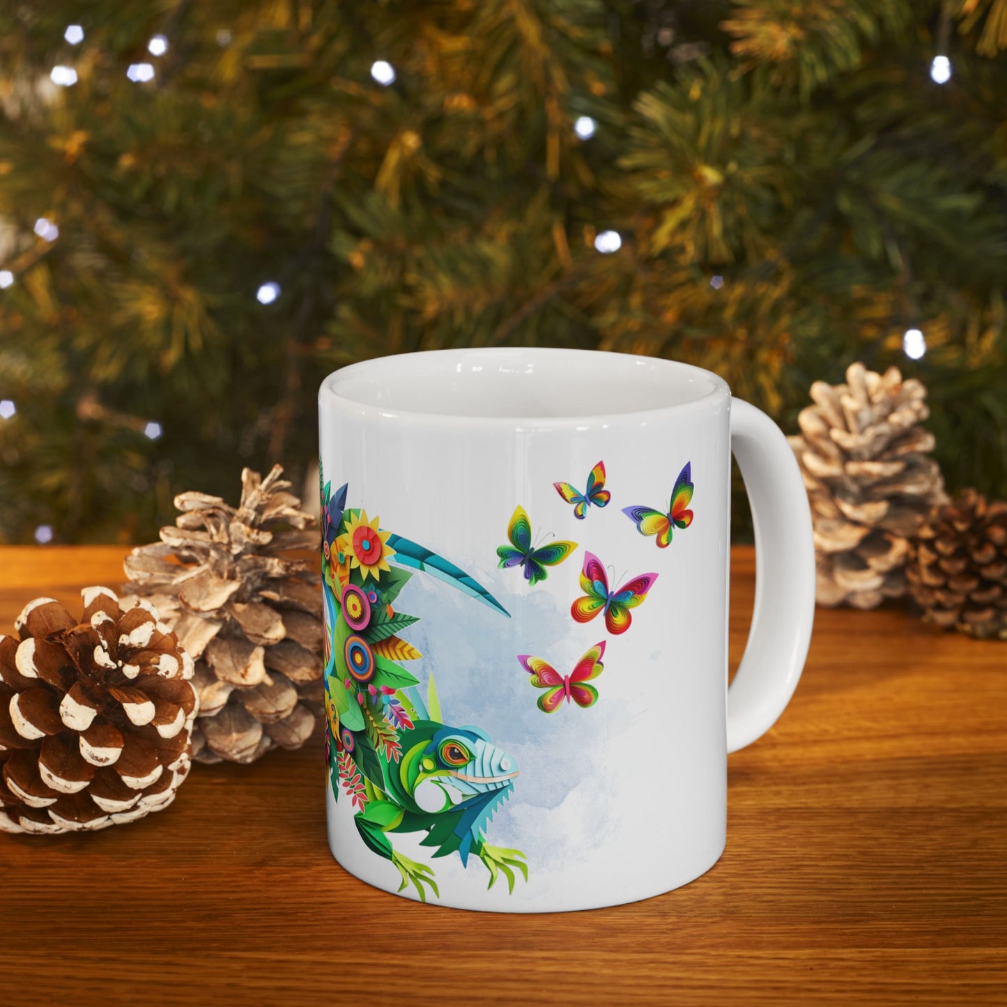 Taza de café con iguana y guacamayo - Vibrante ambiente tropical